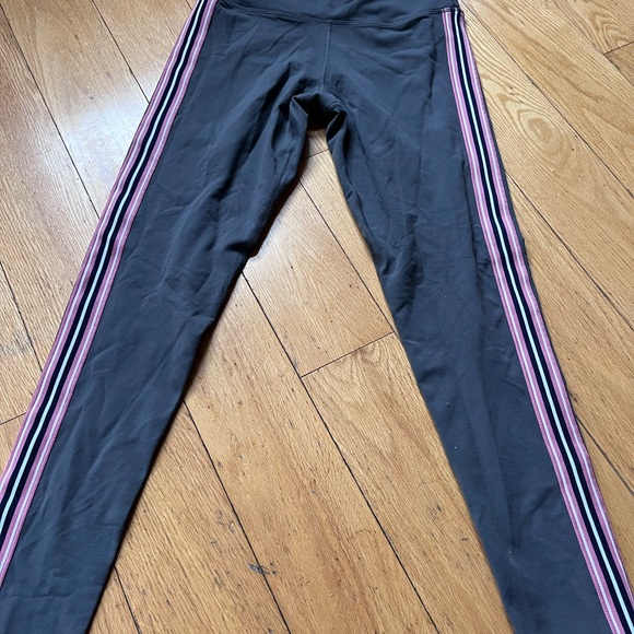 3 Medium Women’s Athletic Bottoms Leggings Bundle Gymshark and TNA - Picture 2 of 7